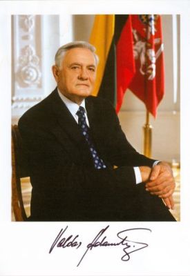 Valdas Adamkus
